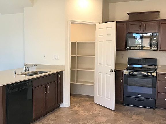 5th image of 2911 Club Center Dr