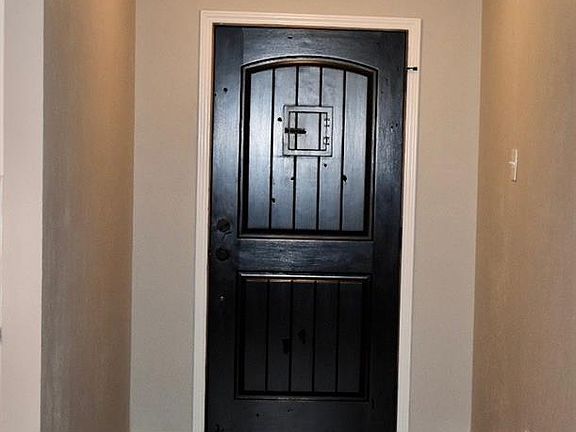 3rd image of 1014 Manitoba Dr