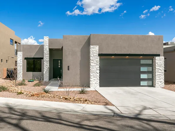 2732 Puerta Del Bosque Ln NW, Albuquerque, NM 87104