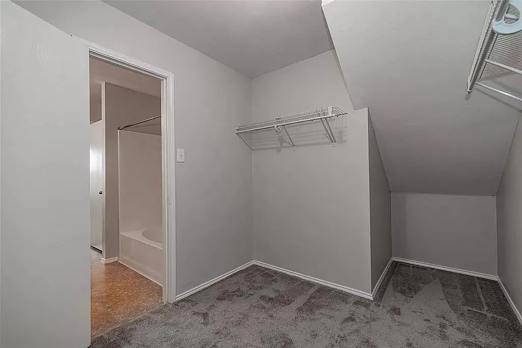 5 bed, 2727 sqft, $2,500 — Photo 2