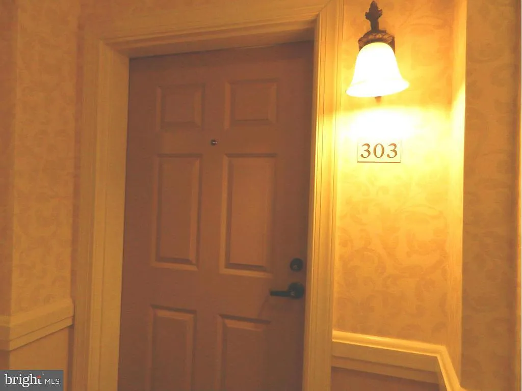 2 bed, 2.0 bath, 1612 sqft, $2,950 — Photo 2