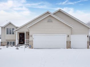 1869 Regatta Dr, Woodbury, MN 55125
