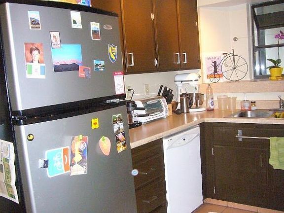 5th image of 304 Mariposa St