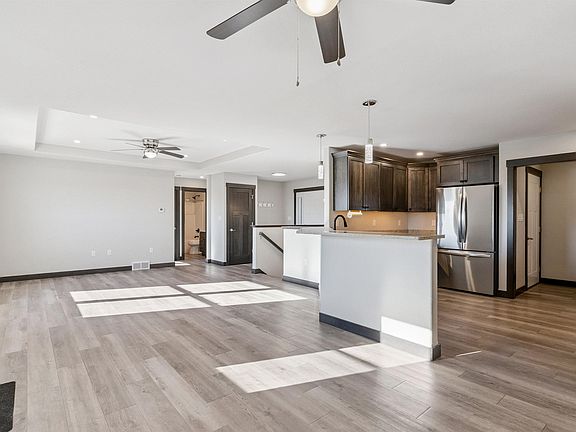 5th image of 1124 Lozmar Ln