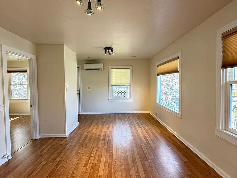 171 Alida St — Photo 3