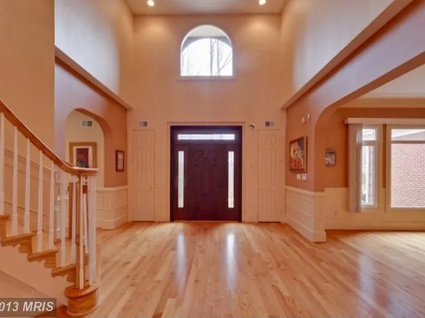 5343 Summit Dr, Fairfax, VA 22030