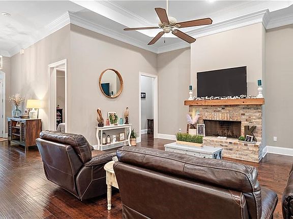 3rd image of 221 Grande Maison Blvd