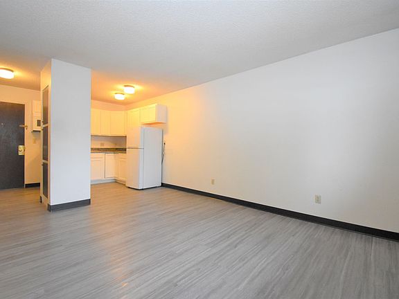4th image of 801 W Villard St #39