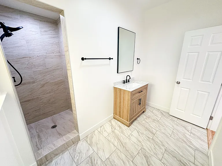 1540 E Wilson Ave #B — Photo 9
