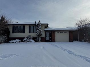 3034 Fazio Dr, Windsor, ON N9E 4G1