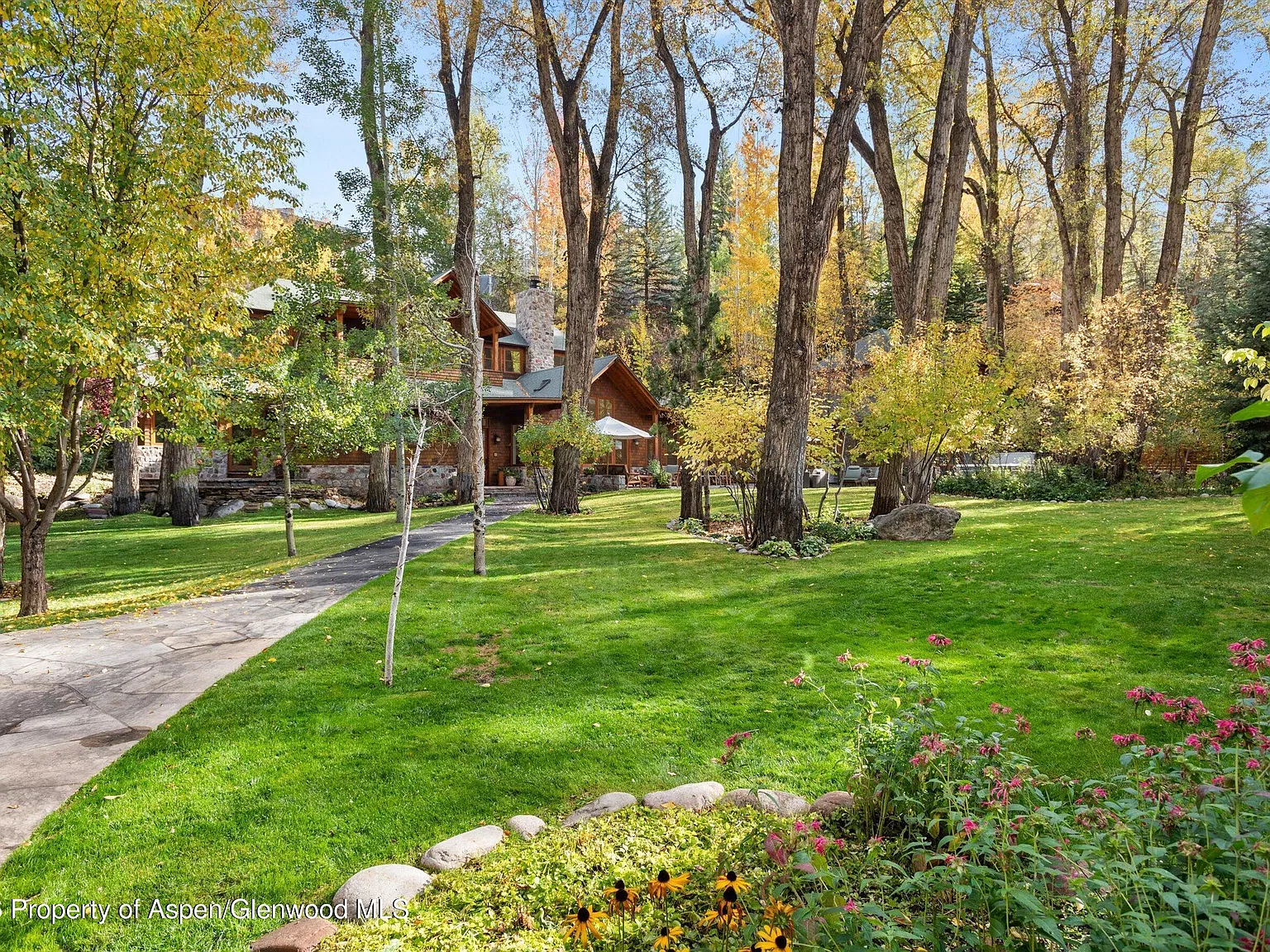 5 bed, 5.5 bath, 6674 sqft, $125,000 — Photo 2