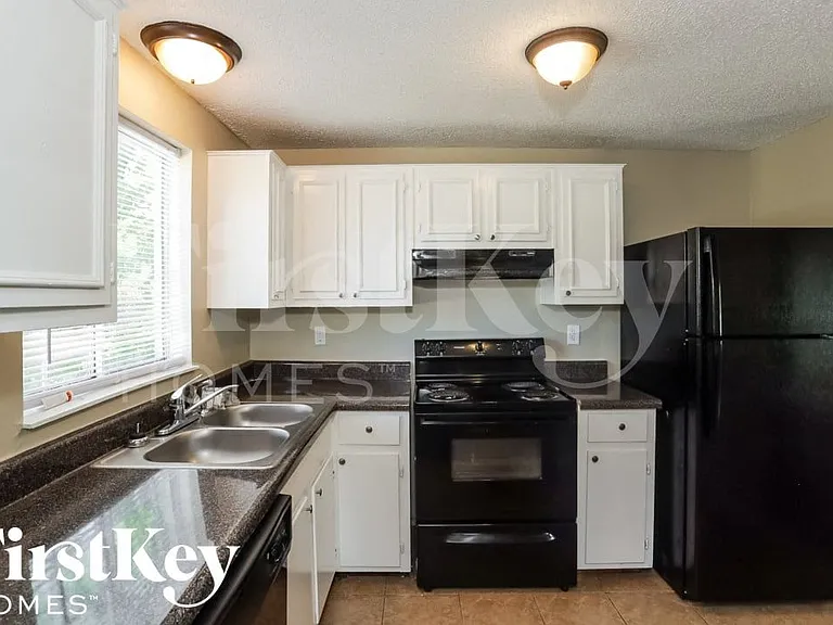 4321 Castle Heights Dr — Photo 6