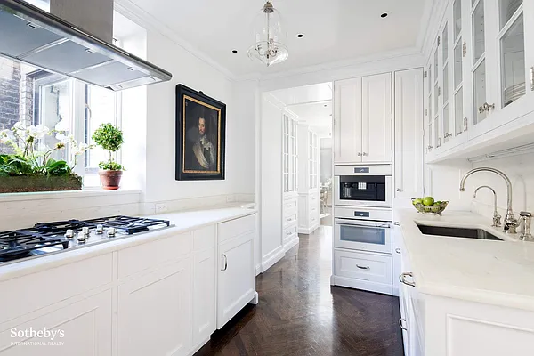 Sold by Sotheby's International Realty | media 6