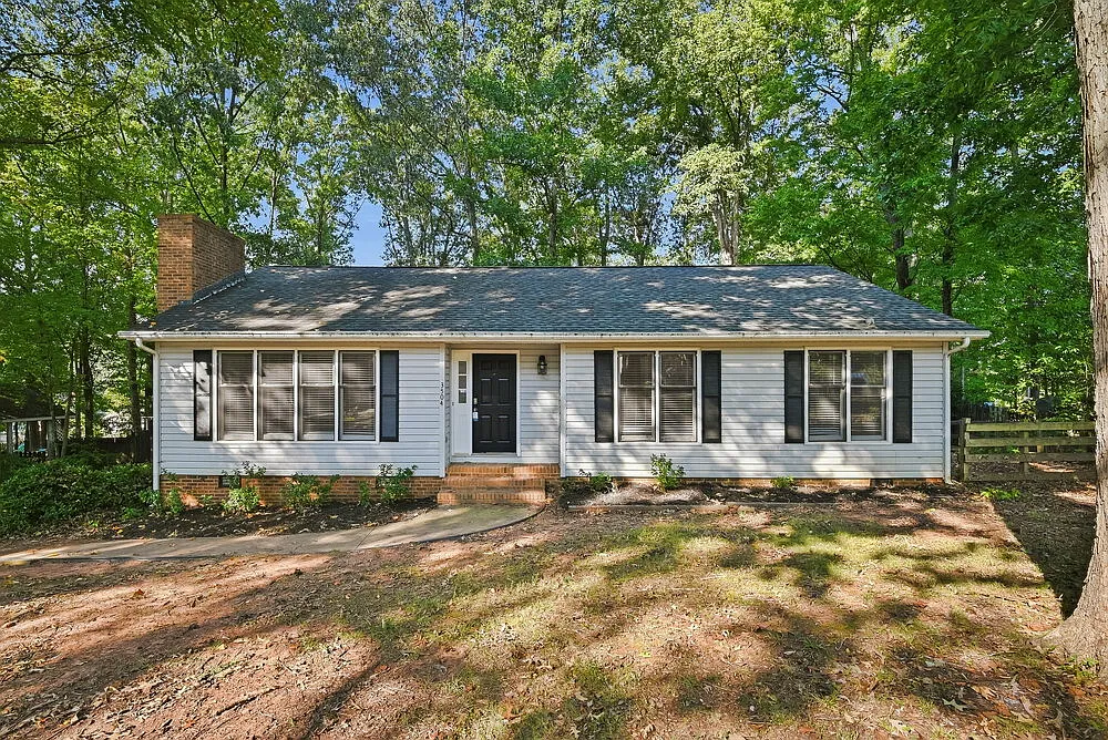 3 bed, 2.0 bath, 1323 sqft, $2,105 — Photo 1