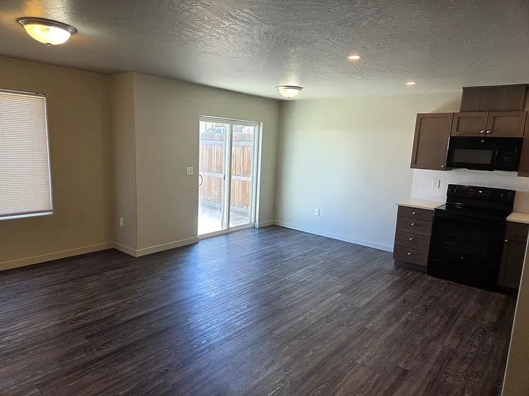 213 Merrick Ave — Photo 4