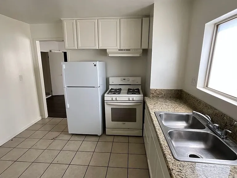 2116-2118 E Cesar E Chavez Ave — Photo 17