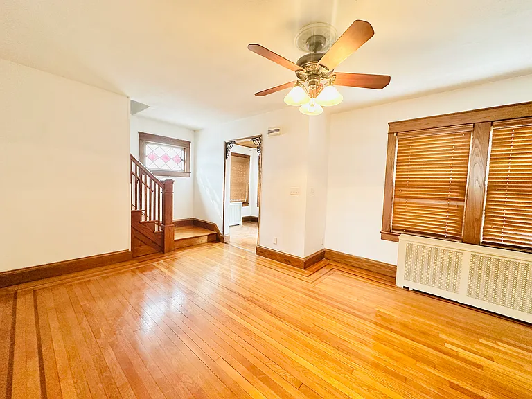 492 Lynn St — Photo 2