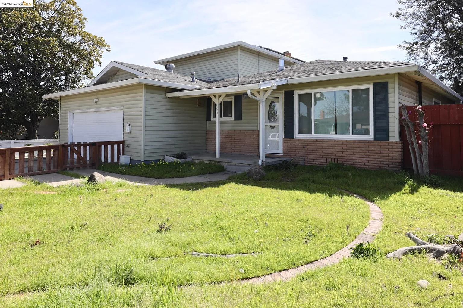 4325 Silva St photo 1