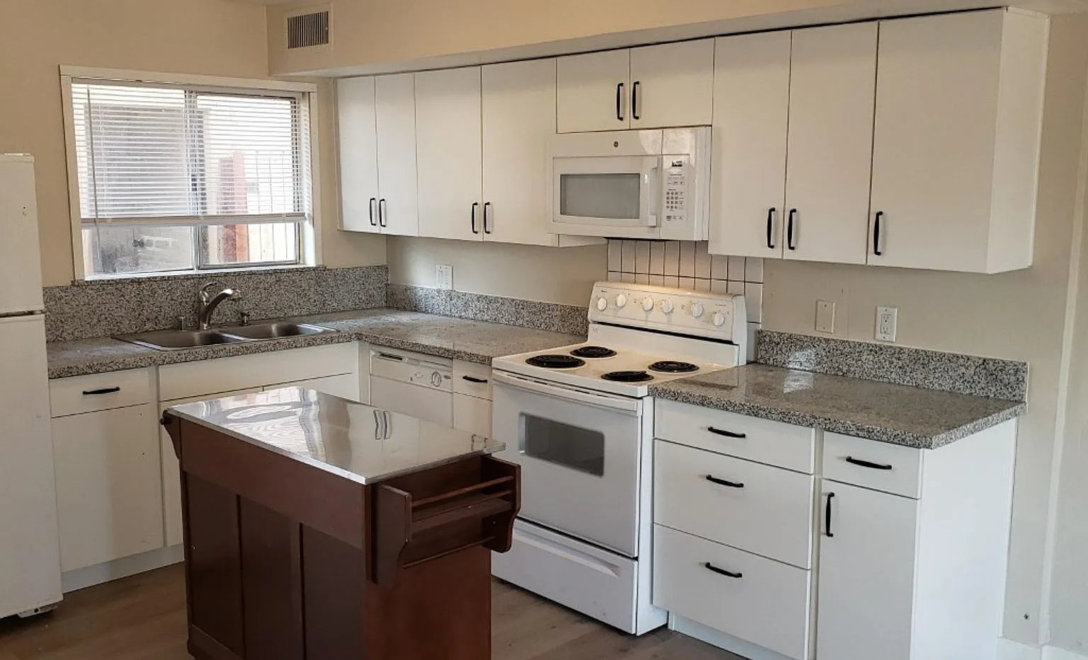 Perfect 1 Bedroom with everything! near UNLV — Photo 4