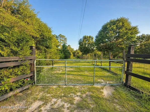 253A Dean Nursery Rd, Lucedale, MS 39452