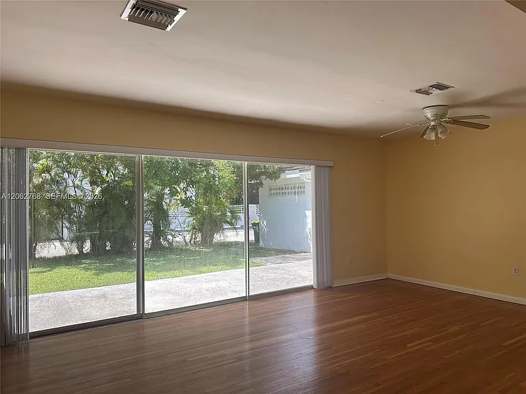 5340 Orduna Dr — Photo 5