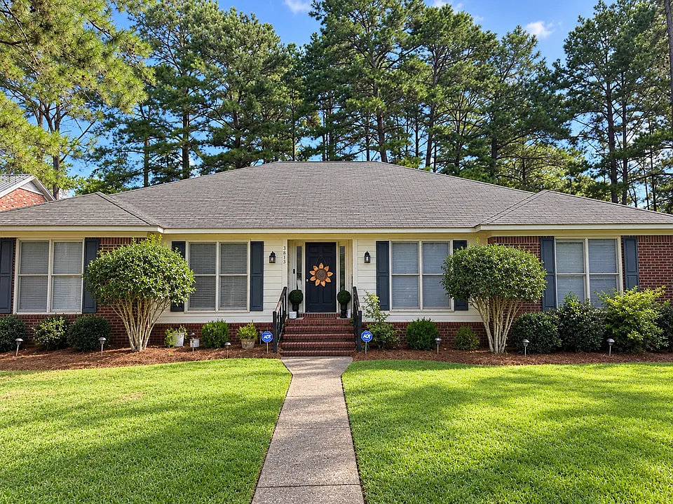 3813 Mayfair Ln