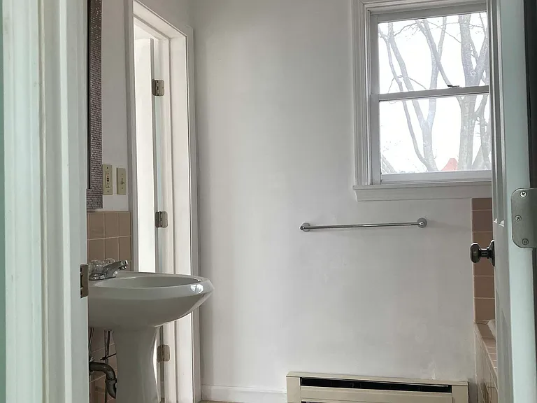 320 Leslie Dr — Photo 12