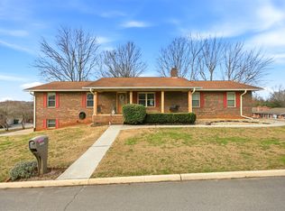 1501 Woodbury Ct, Maryville, TN 37803