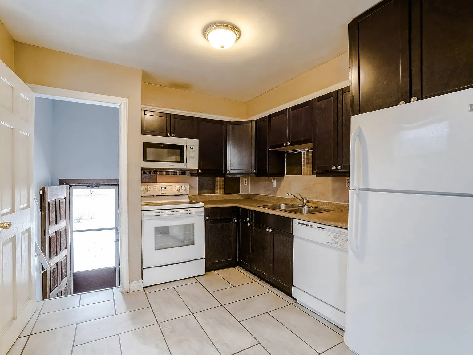 1 bed, 800 sqft, $2,026 — Photo 3