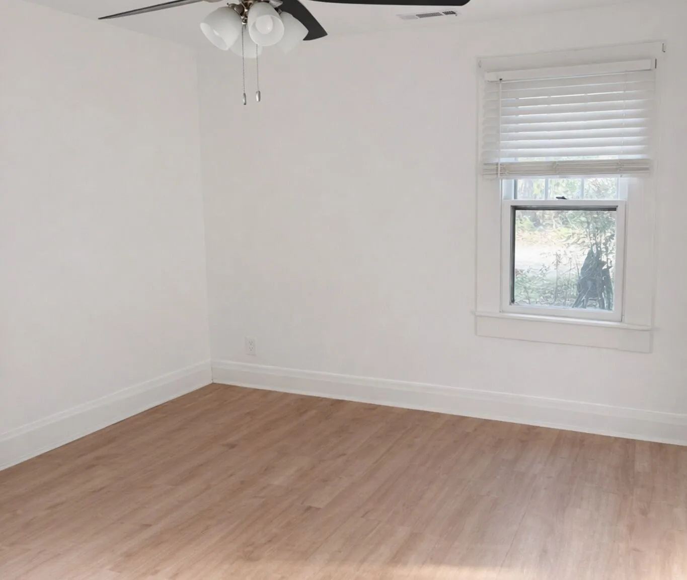 2 bed, 1.0 bath, 900 sqft, $1,450 — Photo 3