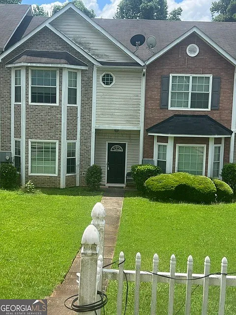 3 bed, 2.5 bath, $1,800 — Photo 2