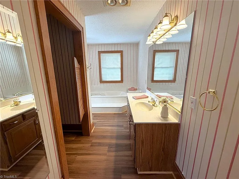 5512 Winona St — Photo 7