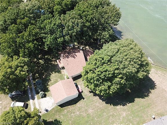 2nd image of 1075 N Shore Dr