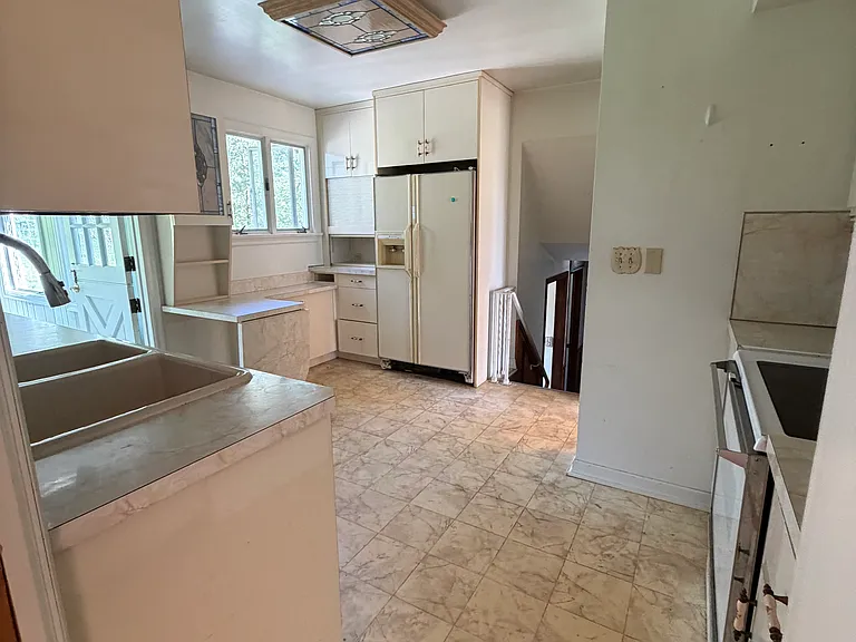 818 Griffin Pond Rd — Photo 6