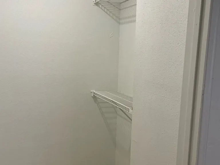 Emerald Cove Apartments — Photo 182