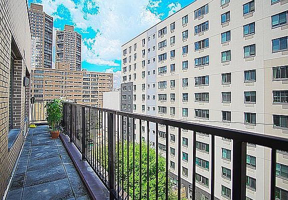 5th image of 71 E 110th St Penthouse B