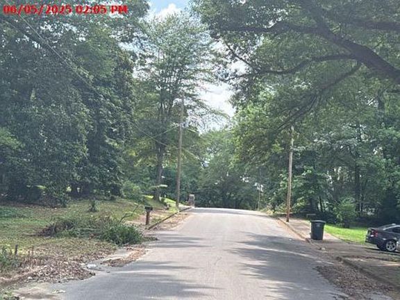 Exterior Neighborhood (street photo)