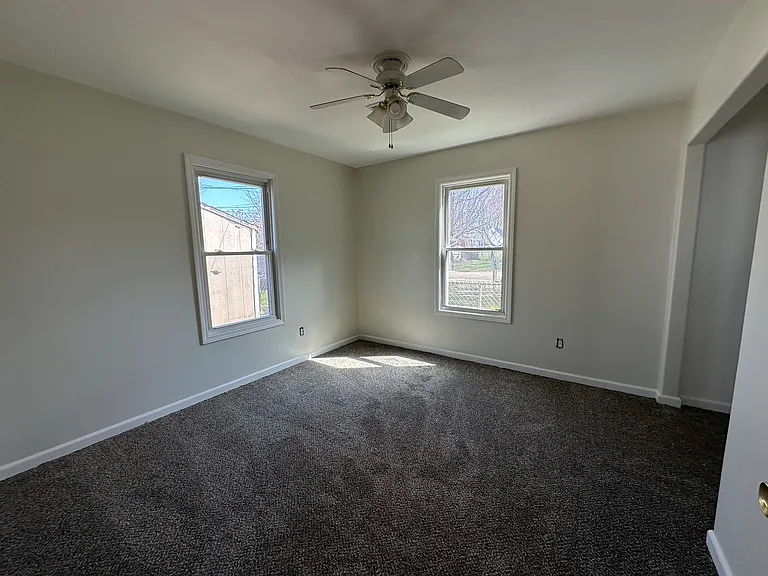 2739 Bleeker St — Photo 16