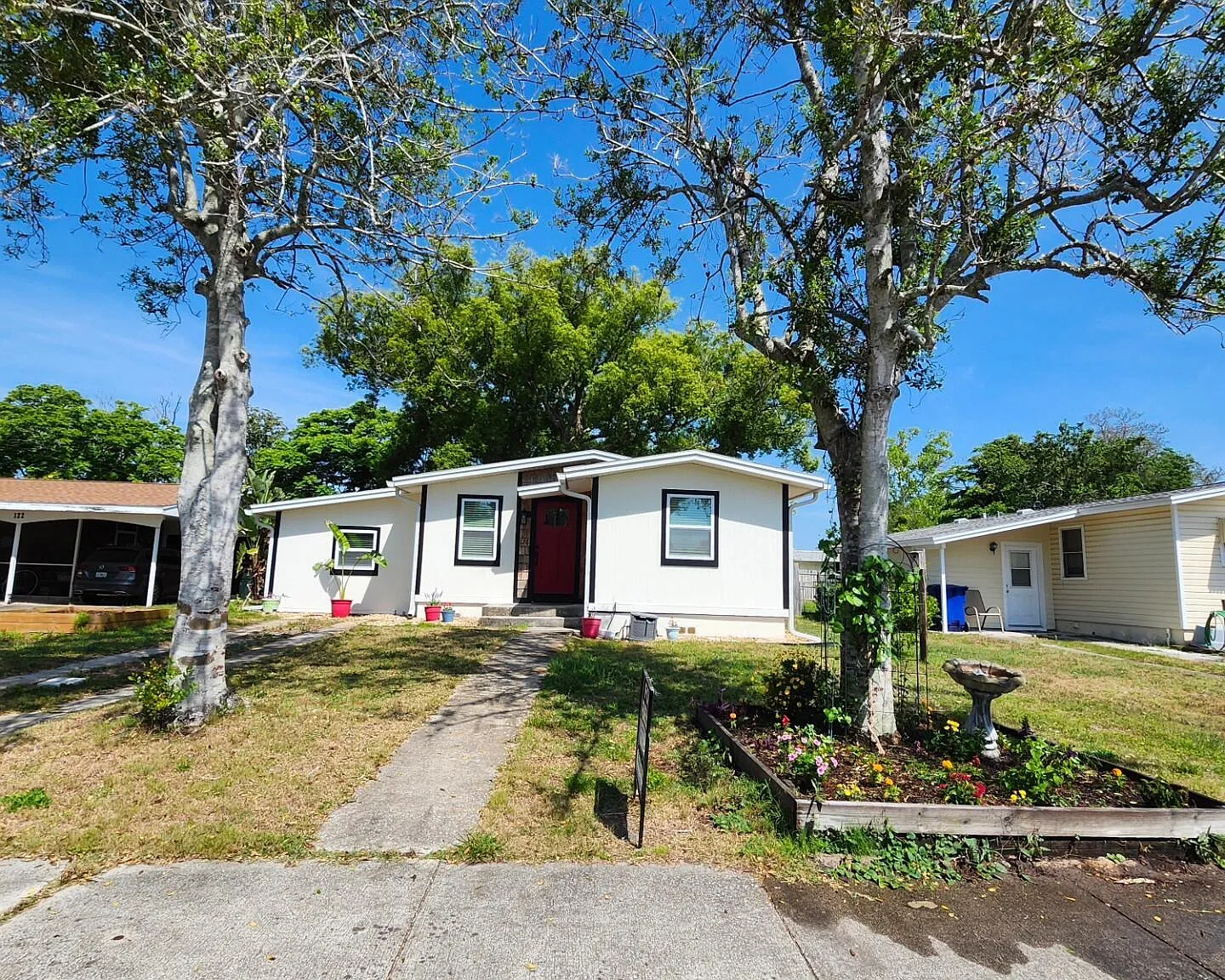 2 bed, 1.0 bath, 900 sqft, $2,200 — Photo 1