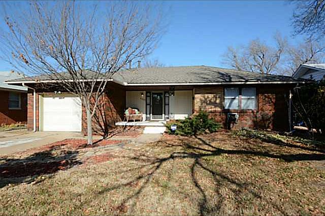 1st image of 2825 Lakeside Dr
