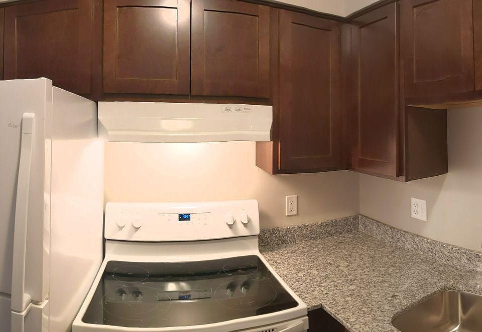 2nd image of 225 11th Ave NE #225