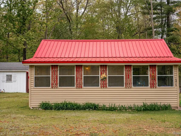 3385 Woods Rd, Harrison, MI 48625