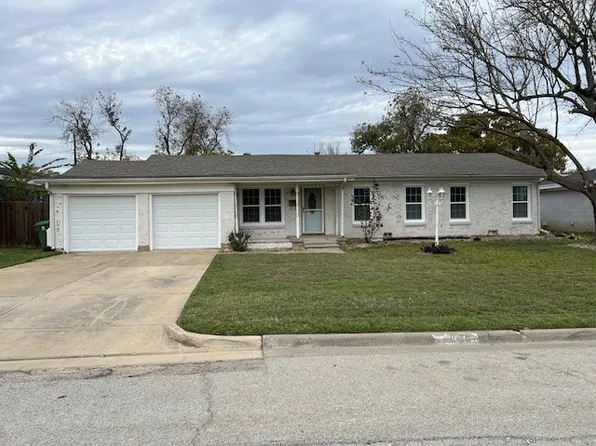 6761 Manor Dr, North Richland Hills, TX 76180