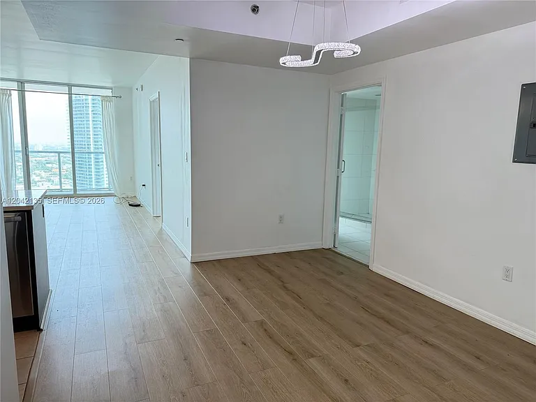 55 SE 6th St #3900 — Photo 5