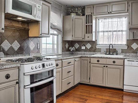 5th image of 3445 Waterside Dr