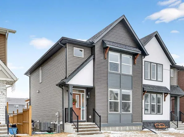 94 N Wolf Gate, Okotoks, AB T1S 5T9