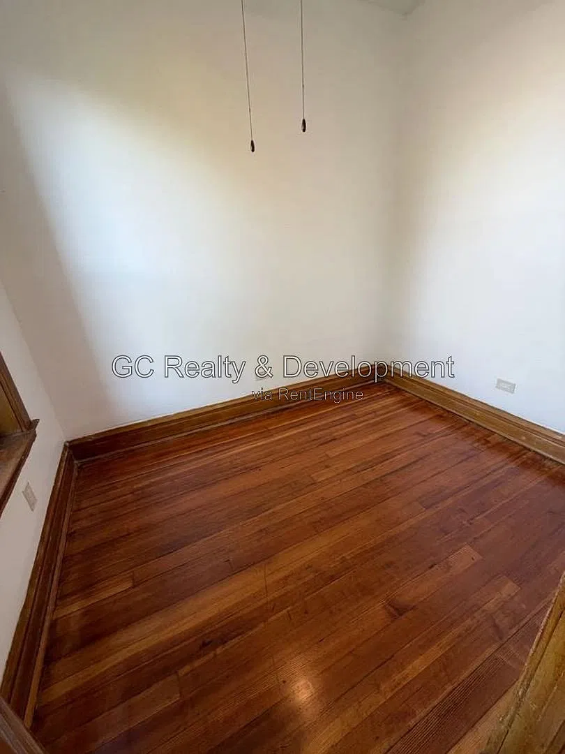 3 bed, 1.0 bath, 3543 sqft, $2,495 — Photo 4