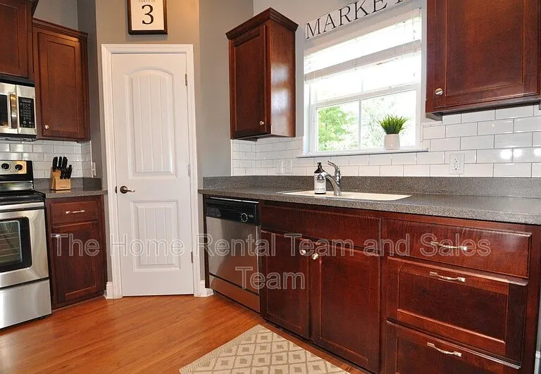 156 Cottonham Ct — Photo 12