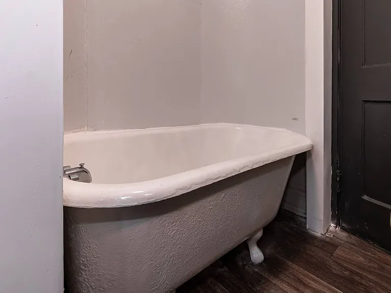 647 Arch St — Photo 15
