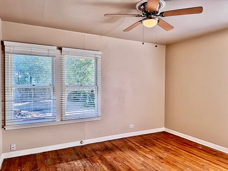 510 Elmwood Dr — Photo 9